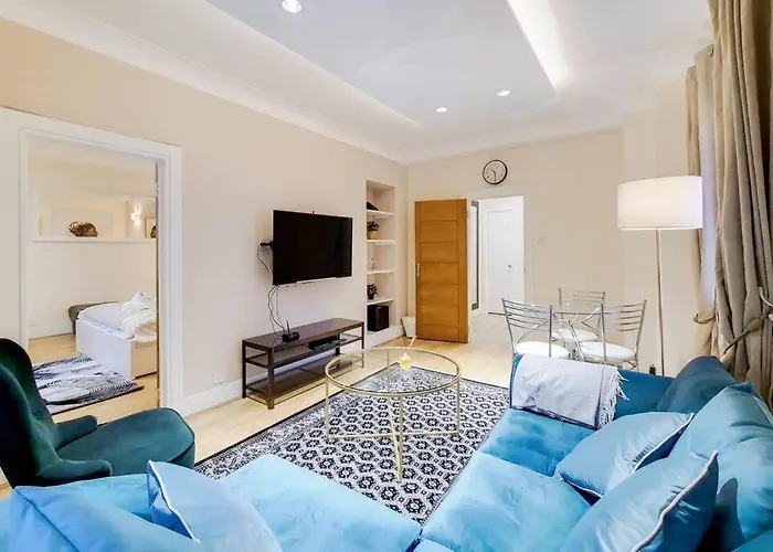 Marble Arch - Quebec Residence